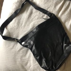 Perlina black leather purse